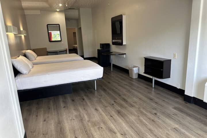 Room 28 of 87