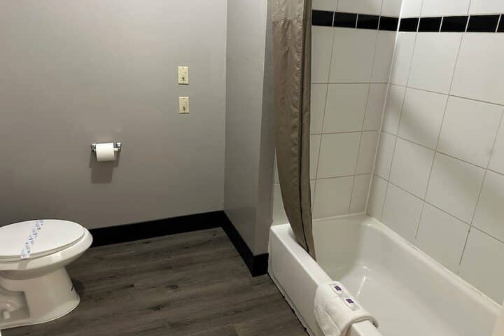 Room 48 of 87