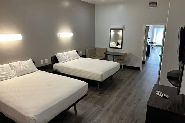 Room 33 of 87
